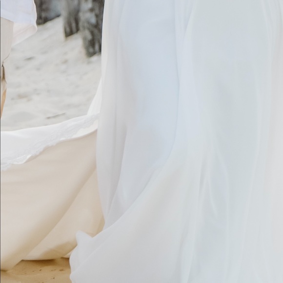 WEDDING DRESS - Picture 3 of 10